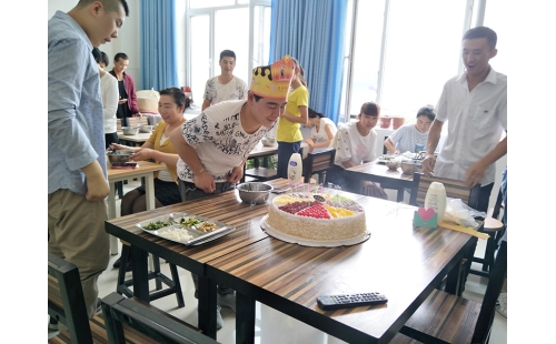 火紅六月，濃情生日會(huì)