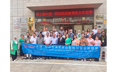 中國 - 阿拉伯國家食品配料與安全研修班代表團到訪銀川伊百盛，研學交流共話健康產業